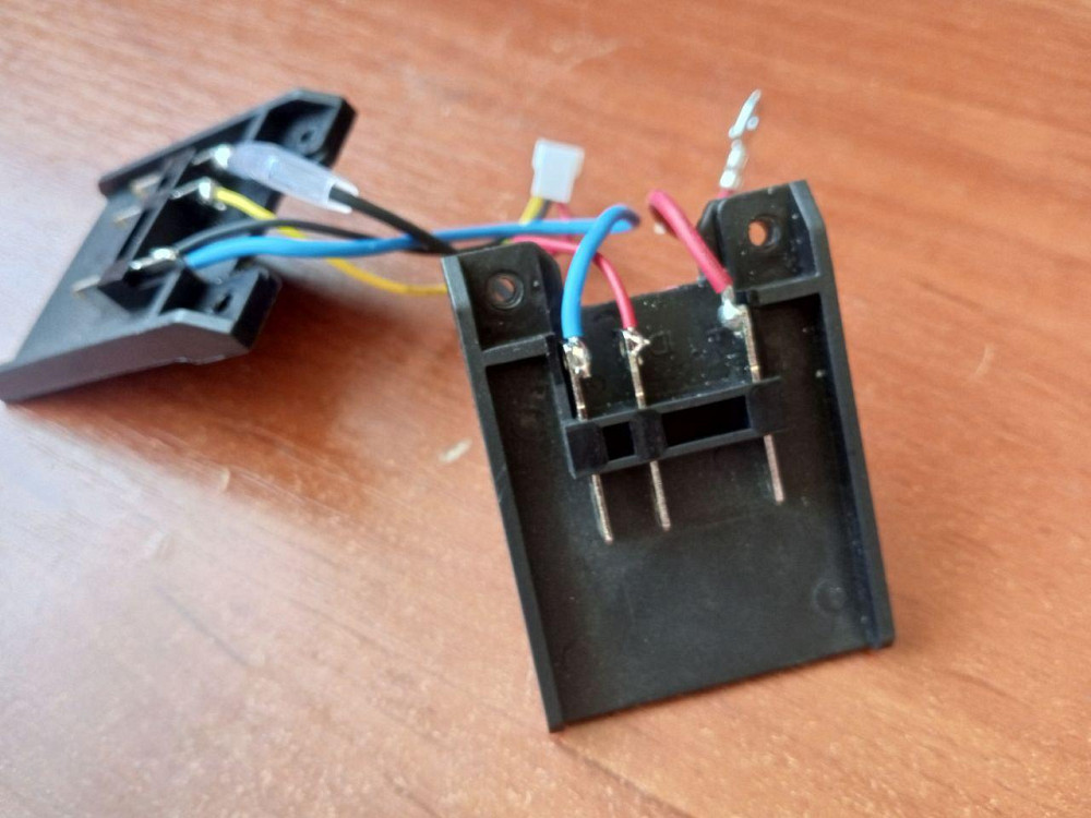 Посадка для АКБ Аккумуляторной бесщеточной мотокосы Parkside PPFSA 40-Li B2 Полтава - изображение 1