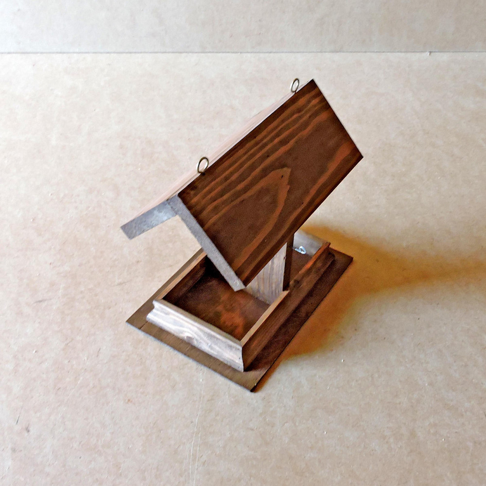 Кормушка садовая для птиц 