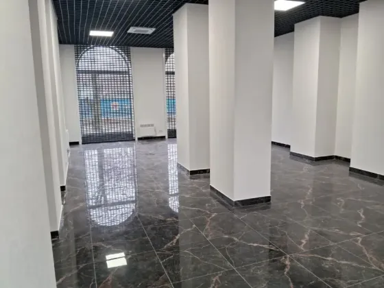 Магазин\ помещение в центре города. Красная линия с отдельным входом, большие витринные окна. Днепр