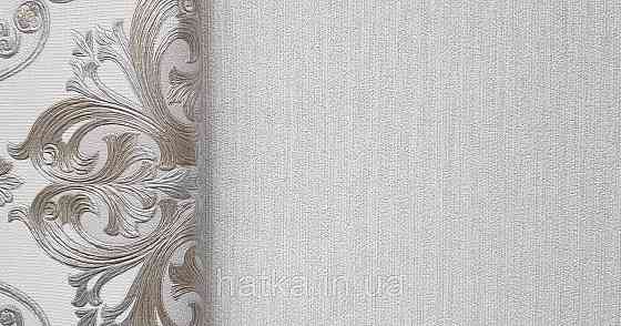 Шпалери вінілові на флізеліні AdaWall Seyyah 1.06х10 однотонні тонкі смуги структурні світло-сірі з глянцем Київ