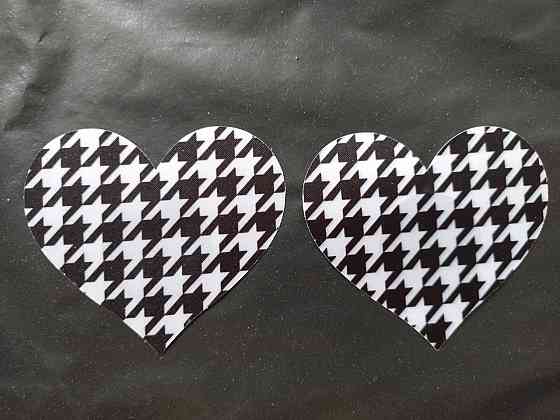 Наклейки на бюст Серця 8 на 7 с м чорно-білий Київ