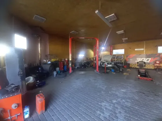 Приміщення на Промисловій базі в районі Авторинка на 12 Кварталі. Дніпро