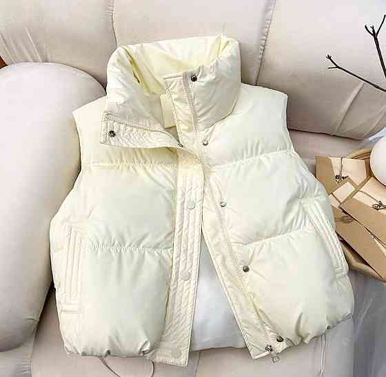 Женская укороченная жилетка с карманами плащевка FLOW на синтепоне Одесса