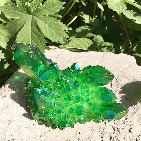 Натуральный камень кварц с зелёным напылением RESTEQ 70 г — минерал Green Quartz для интерьера и эзотерики Киев