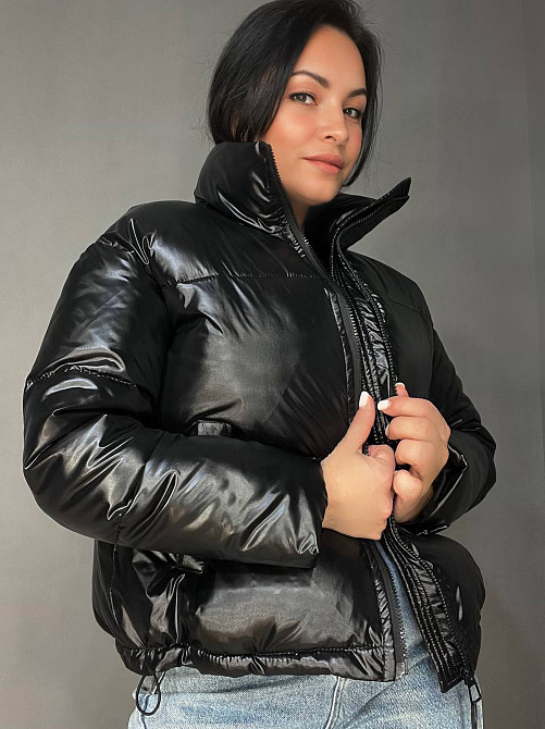 Куртка жіноча Lady Yep 9073 глянцева пуффер з кишенями без капюшона коротка чорна, чорний, 42 Київ - фото 14