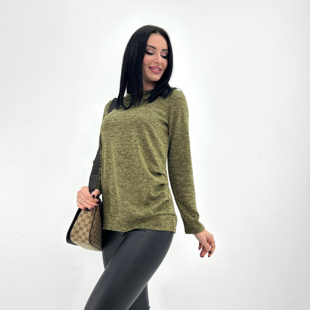 Женская кофта с пуговицами 