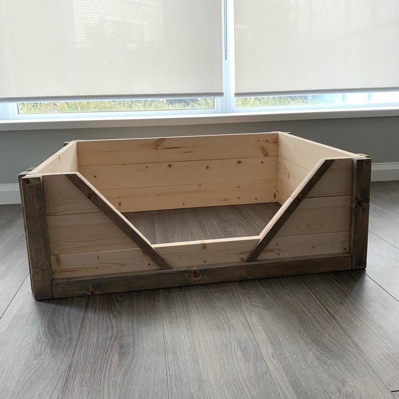 Лежак деревянный для собаки 