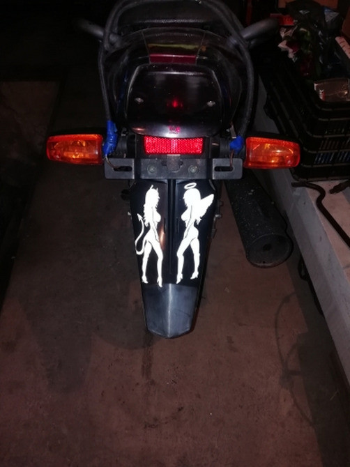 Наклейки на авто Чертенок и Ангелочек Белая светоо Киев - изображение 7