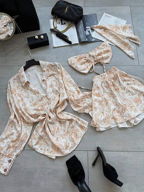 Жіночий літній принтований костюм четверка: хустка, кроп-топ, сорочка та шорти штапель/софт Беж Одеса - фото 1