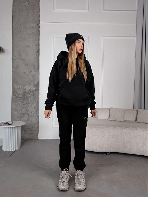 Женский стильный теплый костюм из флиса полар с шапкой Черный, 50/52 Одесса - изображение 2