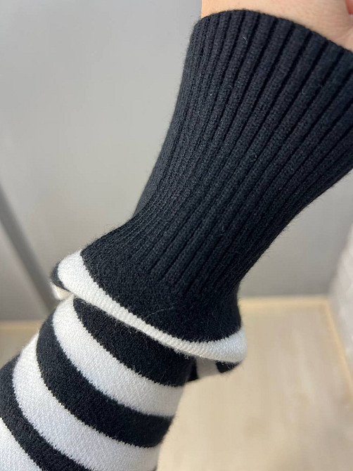 Светр жіночий Accorddream 9880 смуга оверсайз розрізи по боках, чорний, 44-48 Київ - фото 7