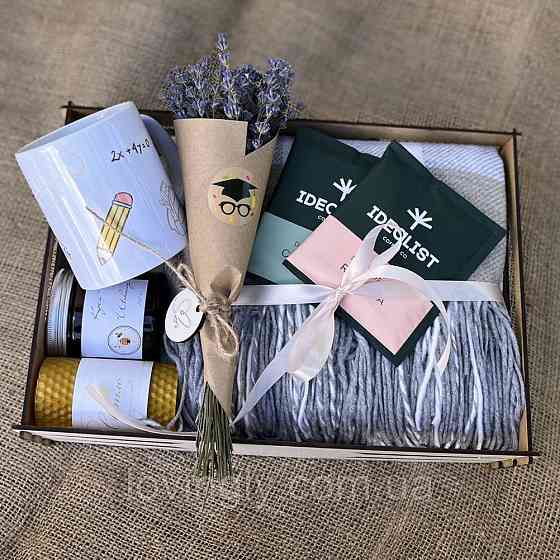 Подарочный набор для учителя в деревянном боксе с пледом и кофе Ирпень