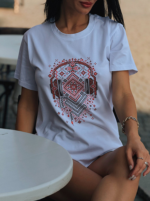 Женская футболка из хлопка 