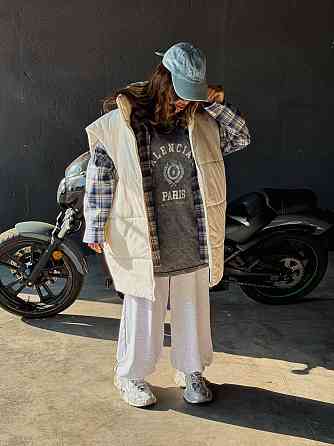 Жіноча стильна оверсайз-дута жилетка плащівка Еммі Молочний Одеса