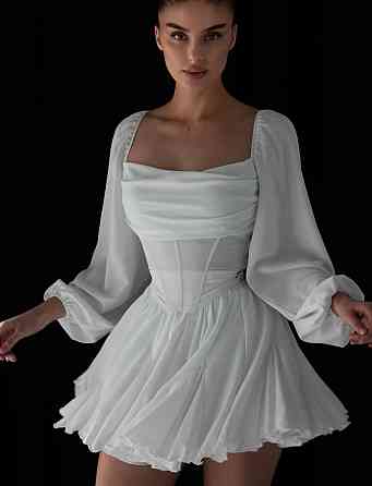 Жіноча романтична приваблива міні-сукня  з пишненькою спідницею та обʼємними рукавами софт Одеса