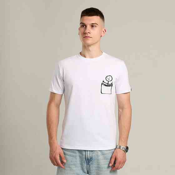 Футболка чоловіча однотонна біла Pobedov Peremoga - наклейка Чоловічок з факами Київ