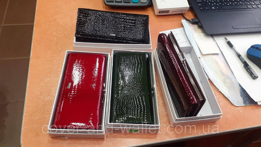 Красивий шкіряний жіночий лаковий гаманець червоного кольору Helen Verde Київ - фото 9