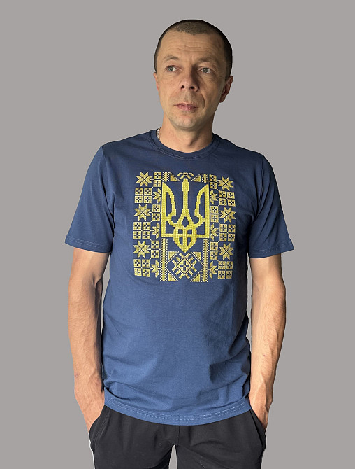 Мужская синяя футболка вышиванка с большим желтым трезубцем 3XL Киев - изображение 1