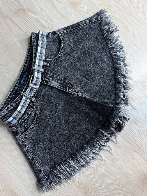Шорти жіночі джинсові Liana 4-037 короткі розкльошені А-силует з бахромою і ременем чорні, чорний, 30, 30, 77 см Київ - фото 4