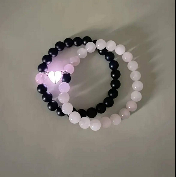 Парні браслети з флуоресцентним серцем – світяться в темряві Київ - фото 1