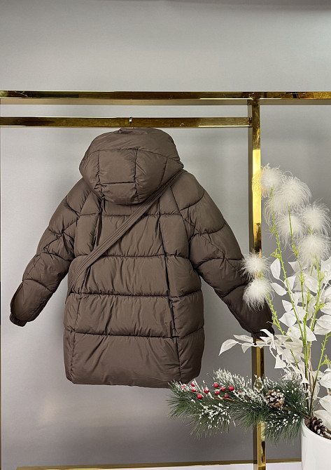 Детская зимняя куртка для девочки с сумкой 140,146,152 шоколад Николаев - изображение 3