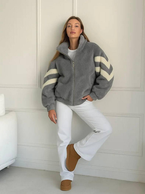 Жіноча тепла оверсайз куртка-бомбер букле на підкладці Графіт Одеса - фото 1