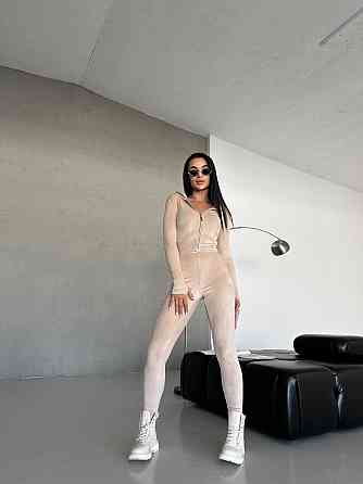 Женский облегающий комбинезон с вышивкой и камушками на спинке турецкий велюр Одесса