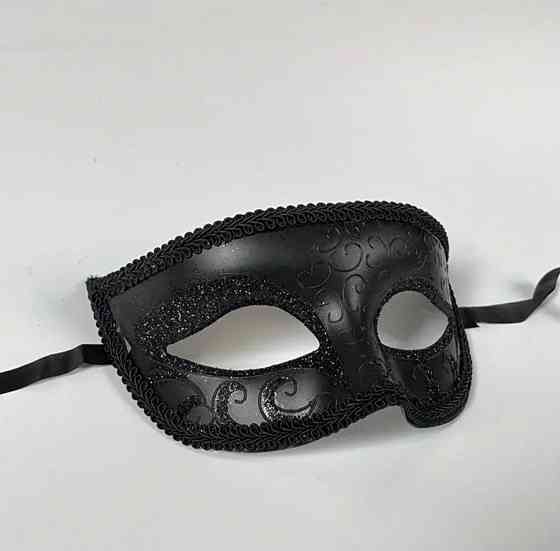 Маска карнавальная пластиковая унисекс one size черный Киев