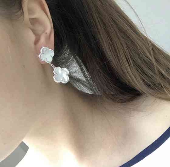 Серьги Van Cleef на два элемента Ванклиф белые / натуральный перламутр/ покрытие белым золотом Одесса