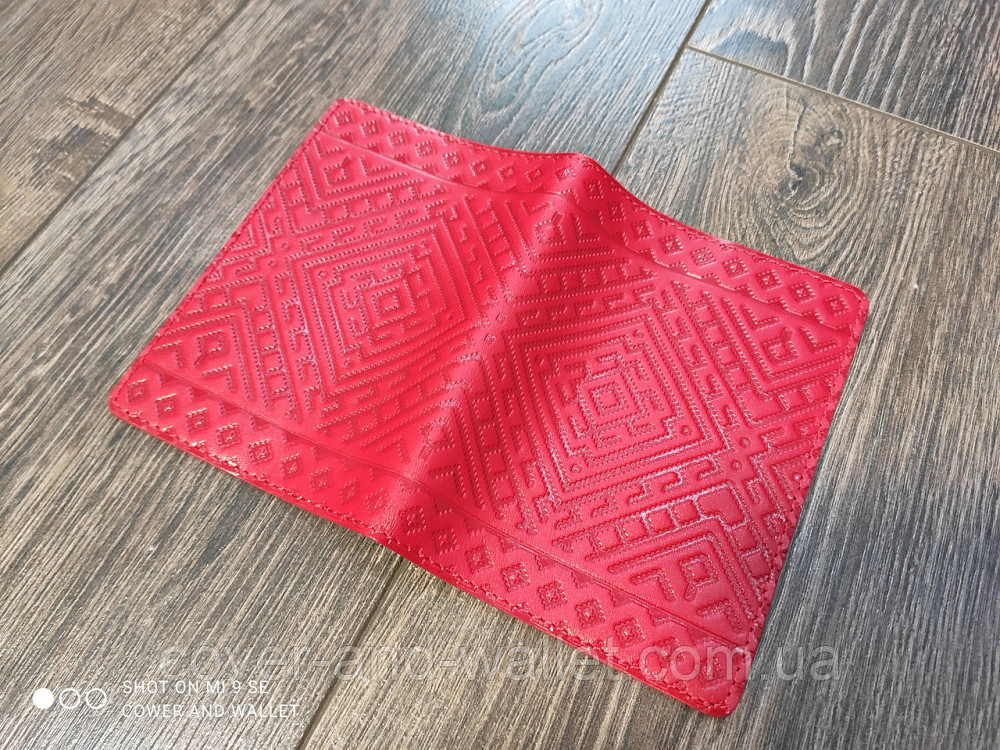 Червона обкладинка на паспорт із натуральної шкіри з ромбами Shvigel Київ - фото 4