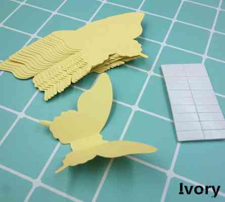 Декор для стін метелики айворі - у наборі 20 штук розміром 8*5см, картон, є 2-х сторонній скотч Київ