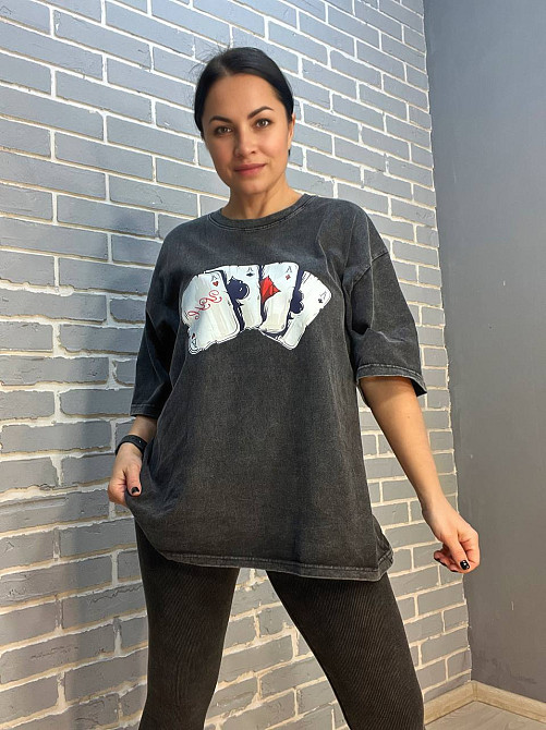 Футболка жіноча L-Y 1165 варена довга оверсайз малюнок карти збільшених розмірів one size чорна, чор Одеса - фото 2