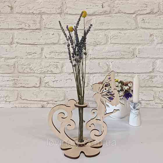 Настольная композиция с сухоцветами на деревянной подставке. Ирпень