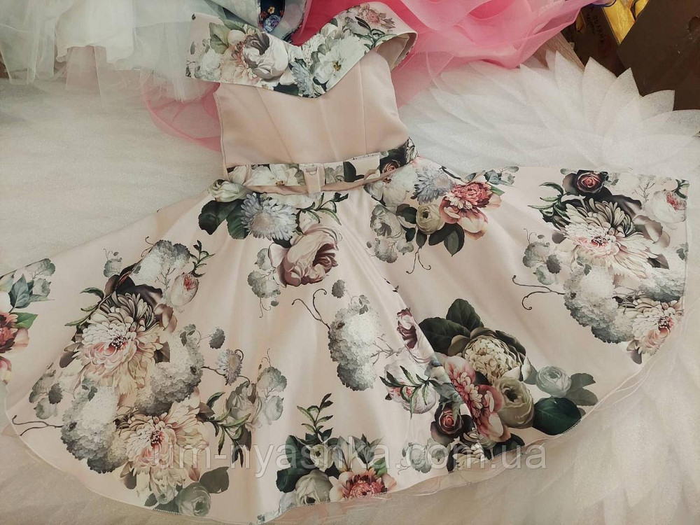 Пышное нарядное платье в горох в стиле 