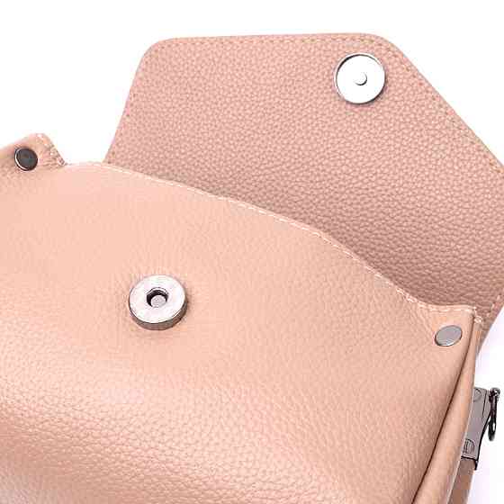 Компактная кожаная женская сумка с треугольным клапаном Vintage 22256 Бежевая Киев