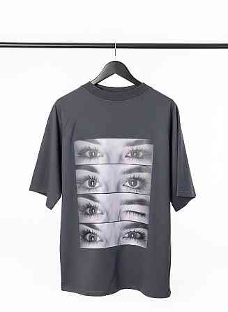 Оверсайз щільна футболка «Глаза коханої» з фото Чорний, M Чернівці