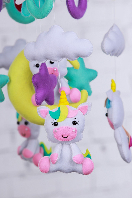 Дитячий мобіль на ліжечко для немовлят WooolyWool «Місячні єдиноріжки» Київ - фото 2