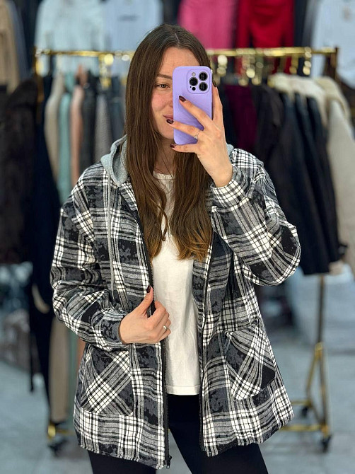 Жіноча тепла сорочка з капюшоном у карту байка на хутрі Чорний Одеса - фото 3