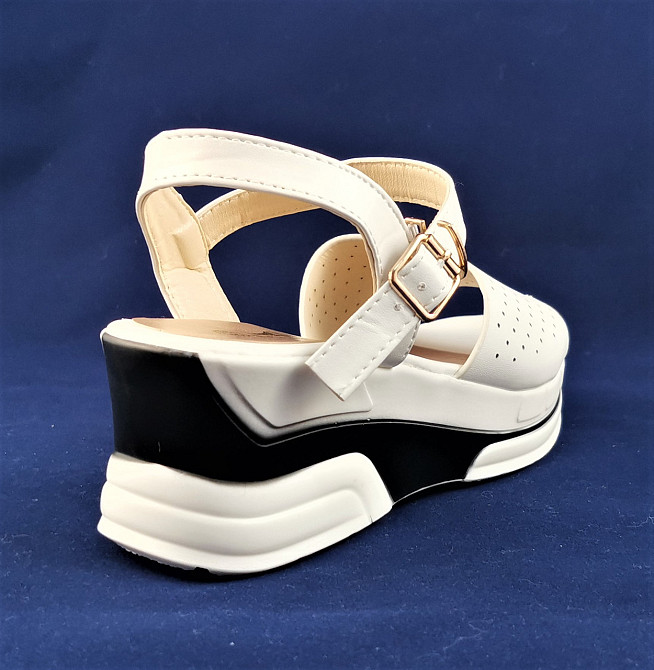 Жіночі Сандалі Босоніжки на Танкетці Платформа Білі Літні (розміри: 38,39,40) - К2 Дніпро - фото 6