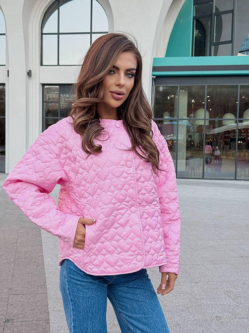 Женская повседневная куртка с сердечками на кнопках плащевка Лаке на силиконе Барби Одесса - изображение 5