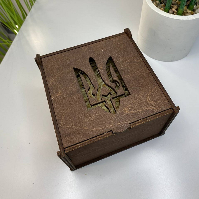 Дерев'яна коробка з гербом України 12.5х12,5х7,3, подарункове паковання квадратне коричневеMasterSem Київ - фото 7