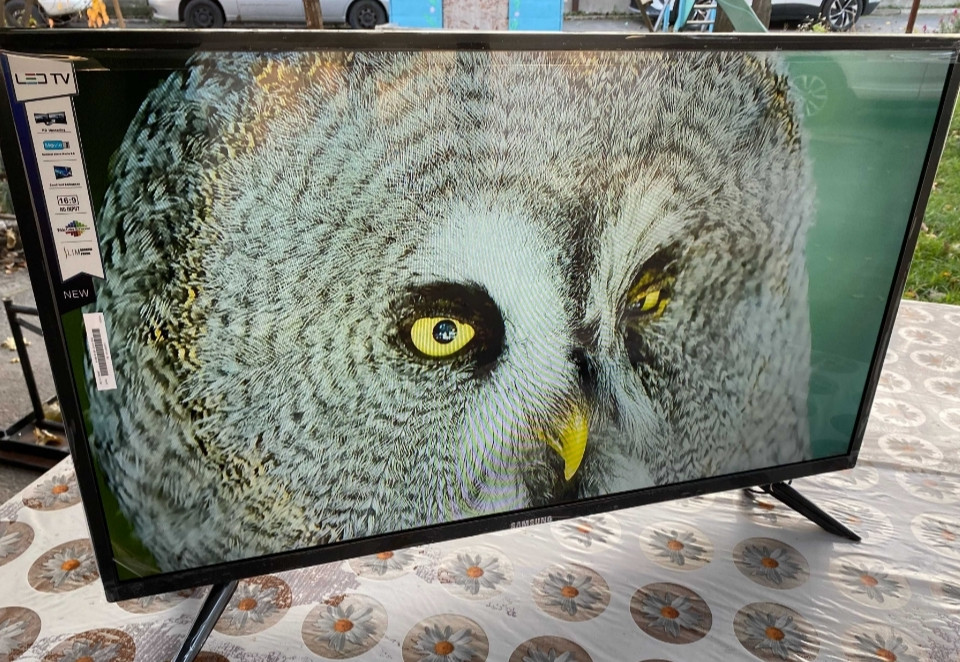 Телевизор: Samsung 42