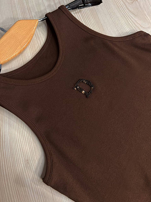 Майка жіноча A-N 27035 у рубчик з вишивкою літери D пайєтками, коричневий, one size Київ - фото 17
