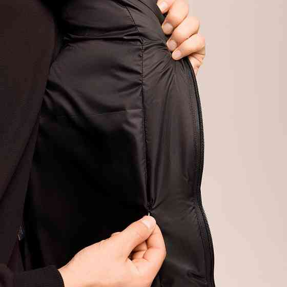 Чоловіча чорна жилетка Pobedov Puffer Київ