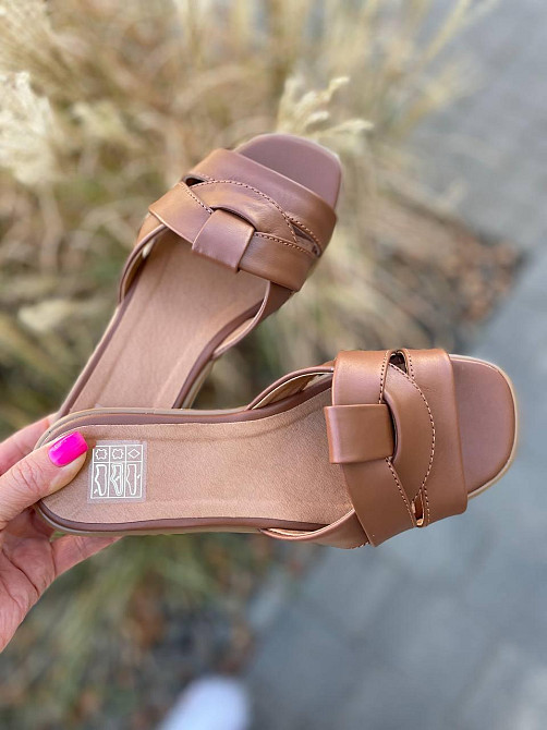 Jasmine Зручні шльопанці жіночі, натуральна шкіра, коричневі на низькому ходу Jasmine 405 р. 35 Коломыя - изображение 9