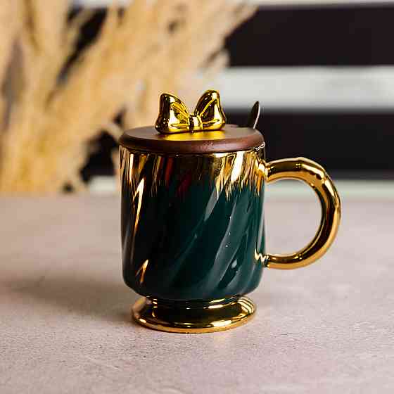 Новорічна порцелянова чашка «Золотий Вихор» 450 мл з кришкою і ложкою Yiwu FM-23A Коломия