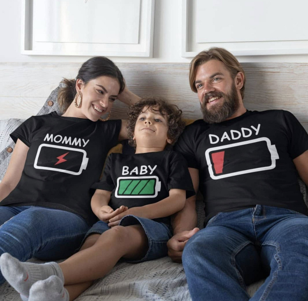 Футболки в стилі Family look для мами, тата та дитини — ЗАРЯД БАТАРЕЇ Чернівці - фото 1