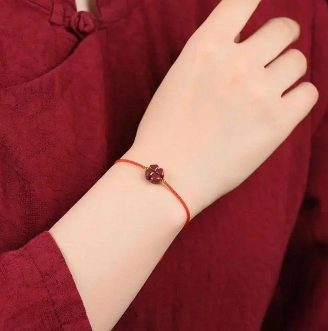 Красный браслет-оберег с киноварным четырехлистником – символ удачи и защиты Киев - изображение 2