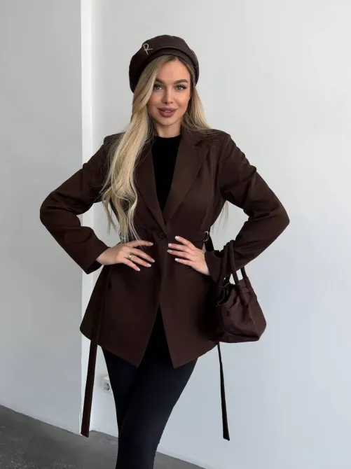 Женская куртка с ремнём и плечами — это базовый пиджак для стильного образа Одесса - изображение 7