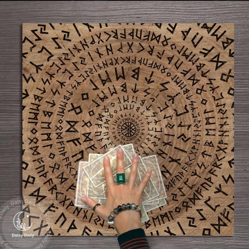 Алтарная фланелевая скатерть для карт Таро и Рун. Скатерть для гадания 50*50 см. Рунический узор. Киев - изображение 1